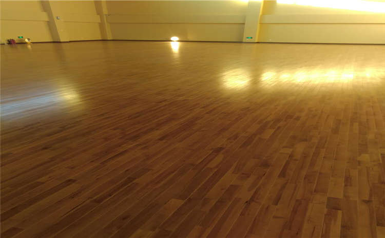 拼接板排球館木地板價(jià)格是多少錢？