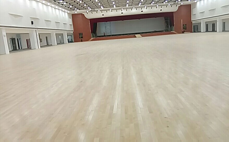 羽毛球館運動木地板的好壞可以從外觀判斷嗎？