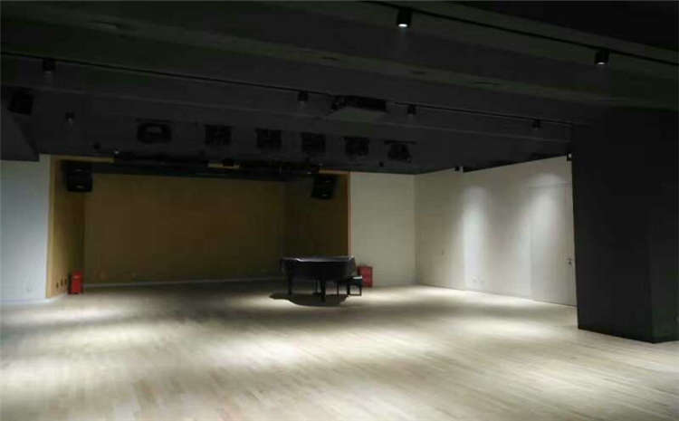 羽毛球館運動木地板打磨翻新的標準