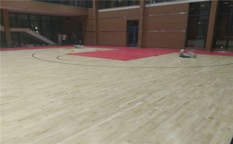 羽毛球運動木地板清潔時用什么拖把比較好？