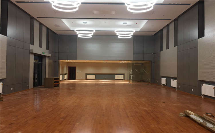 松木體育運動地板怎么翻新