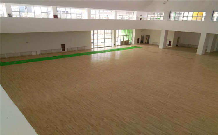 楓樺木NBA籃球場木地板怎么維修？