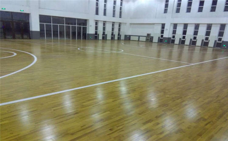 選購籃球館運(yùn)動(dòng)木地板需要注意：性價(jià)比≠價(jià)格低