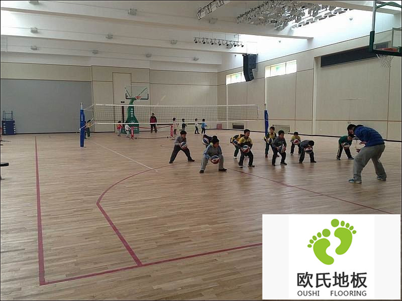 北京首都師范大學籃球館木地板鋪設