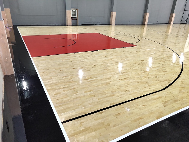 上海KC籃球館木地板現場漆施工案例