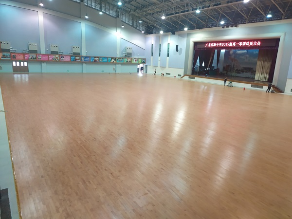 廣東實(shí)驗(yàn)中學(xué)楓木雙層龍骨木地板施工案例